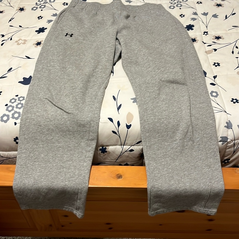 Woman’s UA sweatpants